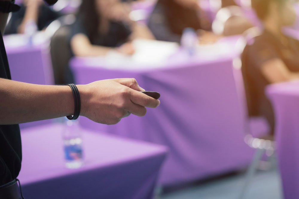 presenter using amerteer wireless presenter