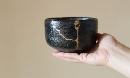 kintsukuroi japanese pottery broken and fixed with gold