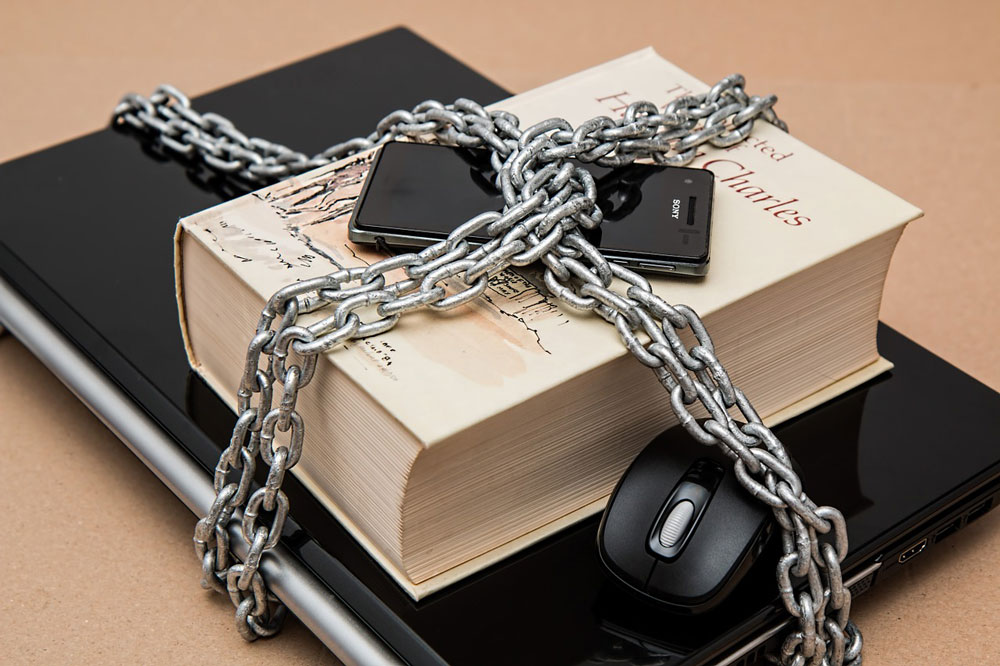 laptop book and iphone tied together with heavy duty chain to protect them